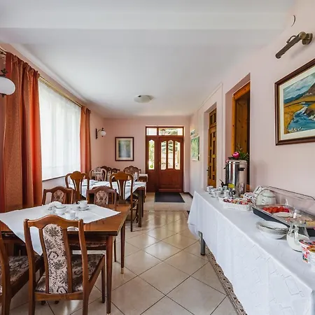 Szarotka Bed & Breakfast 3*